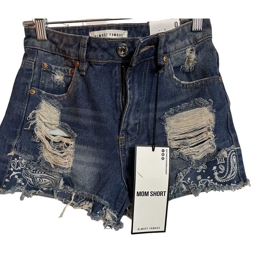 Almost Famous Mom Shorts Women's SZ0 Mid-Rise Blue Denim Distressed‎